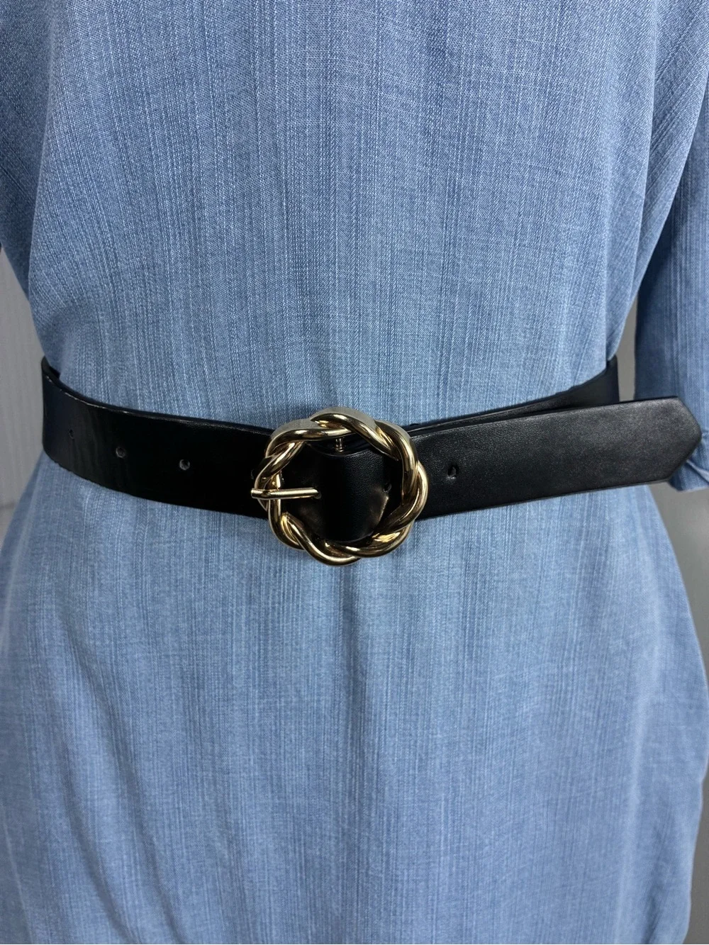 Plus size Womens belt 46” Black faux Leather Gold Twisted Circle Buckle